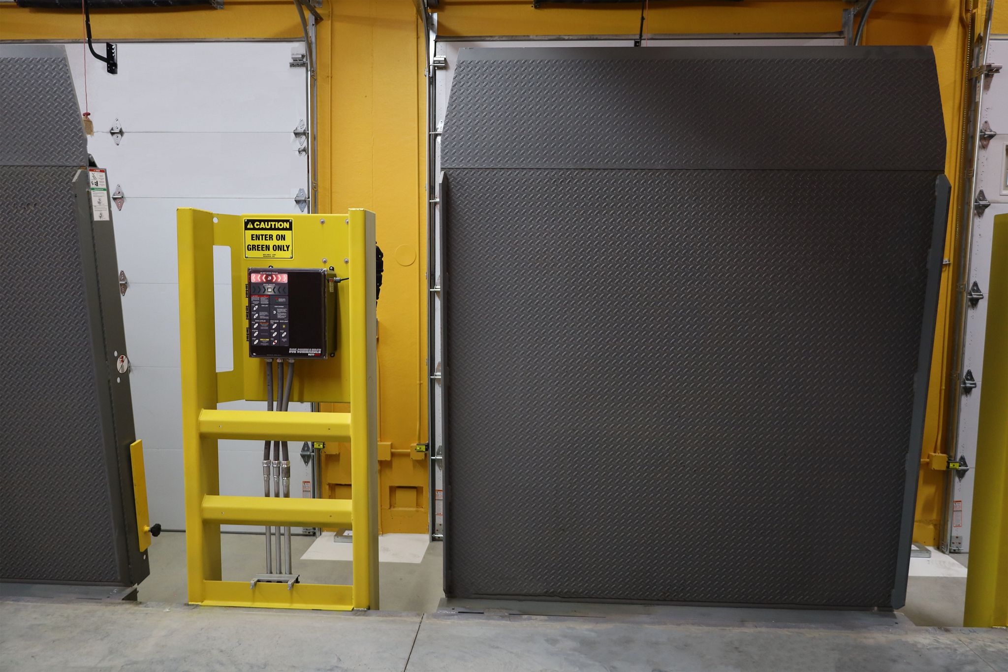 RHV Vertical Storing Hydraulic Dock Leveler RiteHite