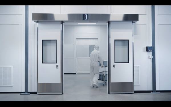 ISO-Clean Wide shot - Bi-Parting door