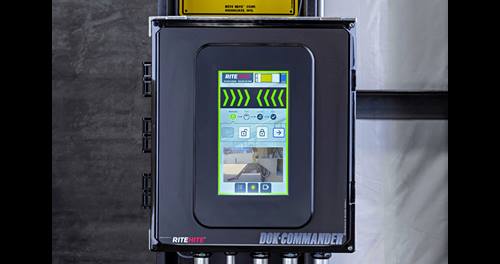 Dock Worker Monitoring Restraint Status Inside via Lok-Vu™ on Dok-Commander®