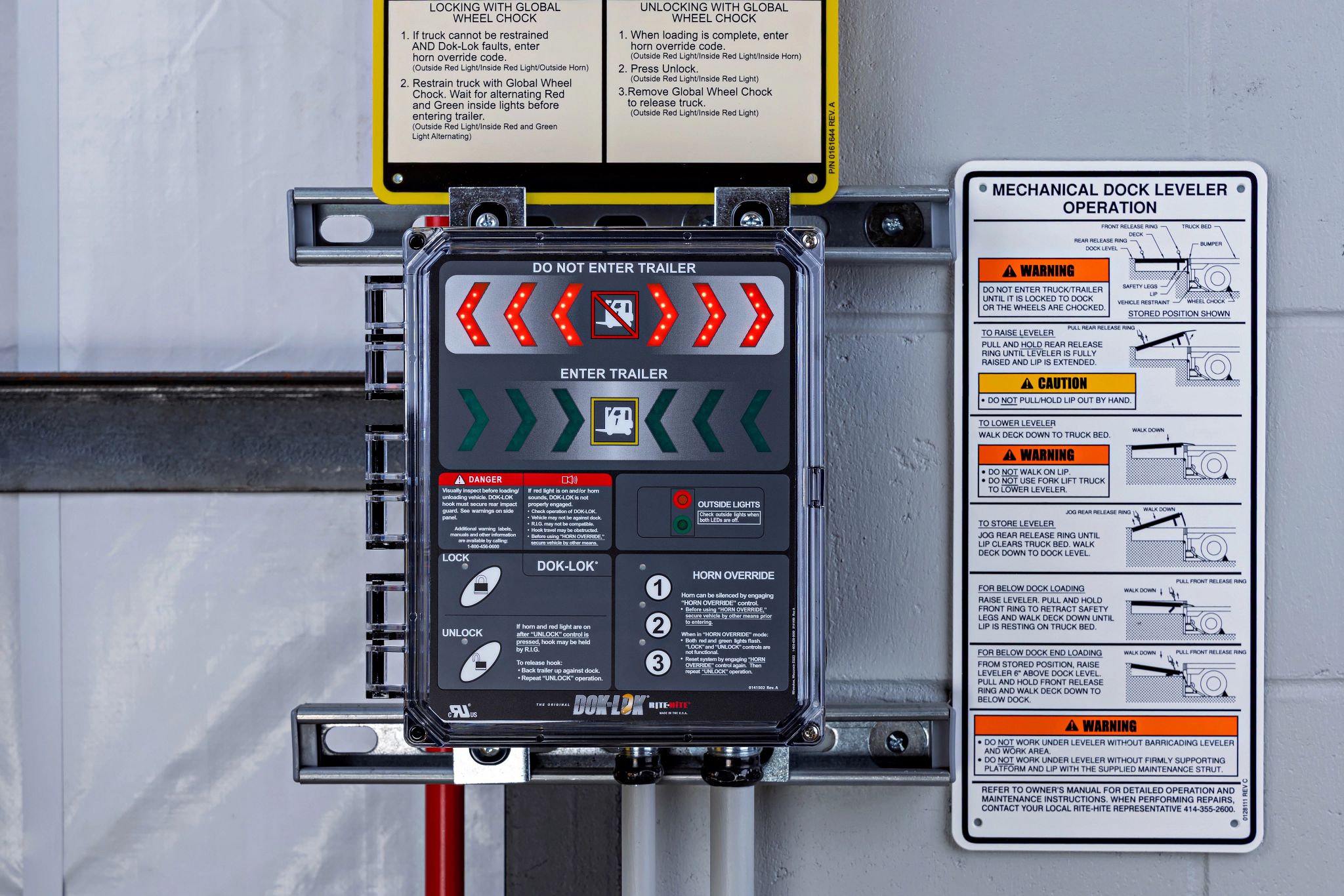 image for this news article: DokCommSigns-mTZpH0326ameN01-jpg